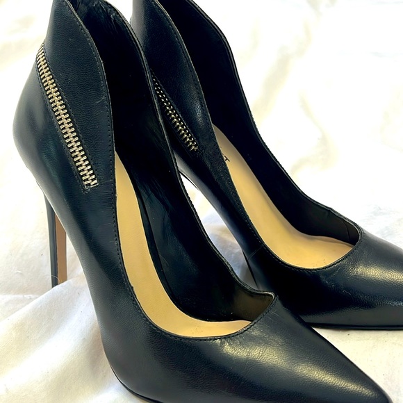 Nine West High Back Stilettos - Picture 7 of 8